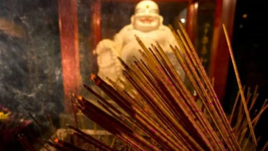 Chùm ảnh: Hàng ngàn người đến chùa cầu phúc đầu năm Tân Mão-2011 ở Canada